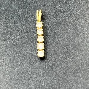 Yellow Gold Diamond Bling 
Five Stone .50 CTTW 0.76g 20mm Vertical Drop Pendant